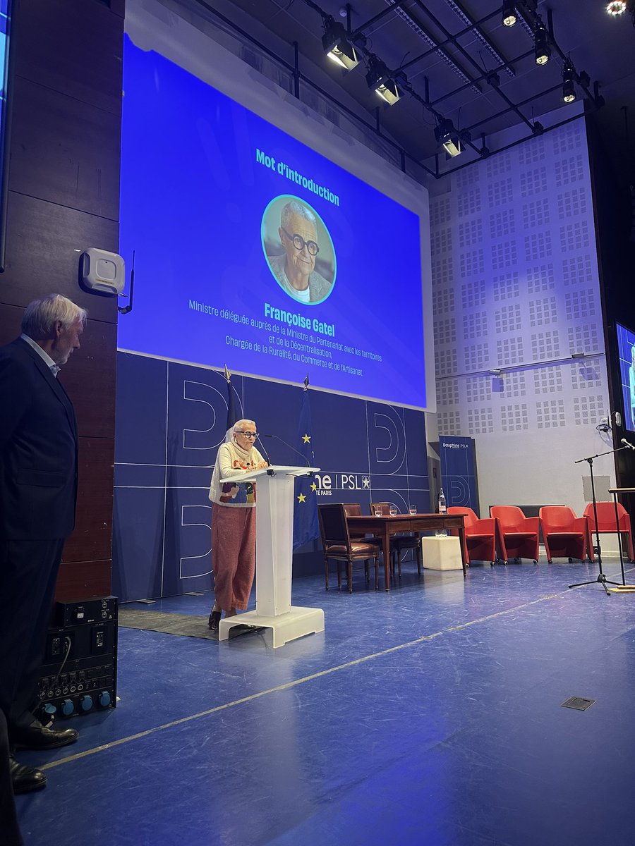 Bastien Brunis (@bastbrunis) on Twitter photo Le <a href="/medef/">Mouvement des Entreprises de France</a> présent aux Rencontres du Commerce Coopératif et Associé. La <a href="/FCACommerce/">Fédération du Commerce Coopératif et Associé</a>, c’est 36.000 chefs d’entreprise indépendants qui emploient 600.000 salariés et qui pèsent 1/3 du commerce 🇫🇷 (200 Md€). Bravo <a href="/dry_pierre/">Jean Pierre Dry</a> et Olivier Urrutia pour ce bel évènement <a href="/Paris_Dauphine/">Université Paris Dauphine - PSL</a> Le <a href="/medef/">Mouvement des Entreprises de France</a> présent aux Rencontres du Commerce Coopératif et Associé. La <a href="/FCACommerce/">Fédération du Commerce Coopératif et Associé</a>, c’est 36.000 chefs d’entreprise indépendants qui emploient 600.000 salariés et qui pèsent 1/3 du commerce 🇫🇷 (200 Md€). Bravo <a href="/dry_pierre/">Jean Pierre Dry</a> et Olivier Urrutia pour ce bel évènement <a href="/Paris_Dauphine/">Université Paris Dauphine - PSL</a>