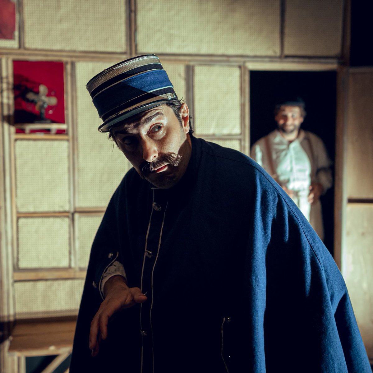 👮‍♂️L'espectacle neix d'un treball artesà i acurat de <a href="/Nau_Puig/">Arnau Puig</a> i <a href="/RicardFarre/">Ricard Farré</a>  que juga amb les convencions teatrals amb el desig d'endinsar l'espectador en aquesta gran comèdia i riure plegats de les nostres penes i glòries <a href="/maldateatre/">El Maldà</a> 
🎟️entrapolis.com/entrades/el-bo…
📸 @sergipanizo