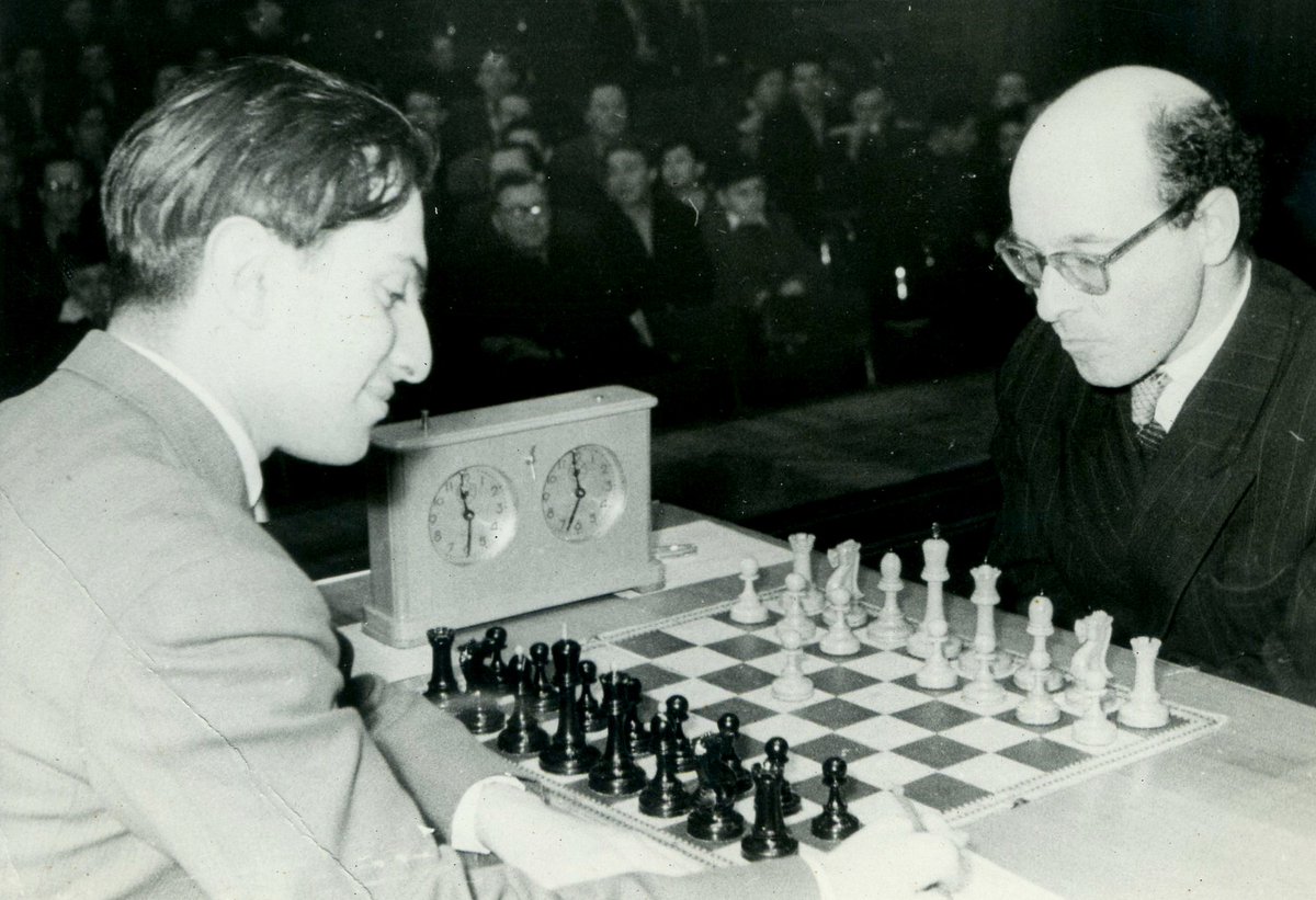 Riga, 14th January 1958. David Bronstein faces Mikhail Tal in the 2nd round of the 25th USSR Championship. The game was drawn in 30 moves; Tal went on to win the second of his six(!) Soviet Championship titles.
(📷via S. Punte.) #chess