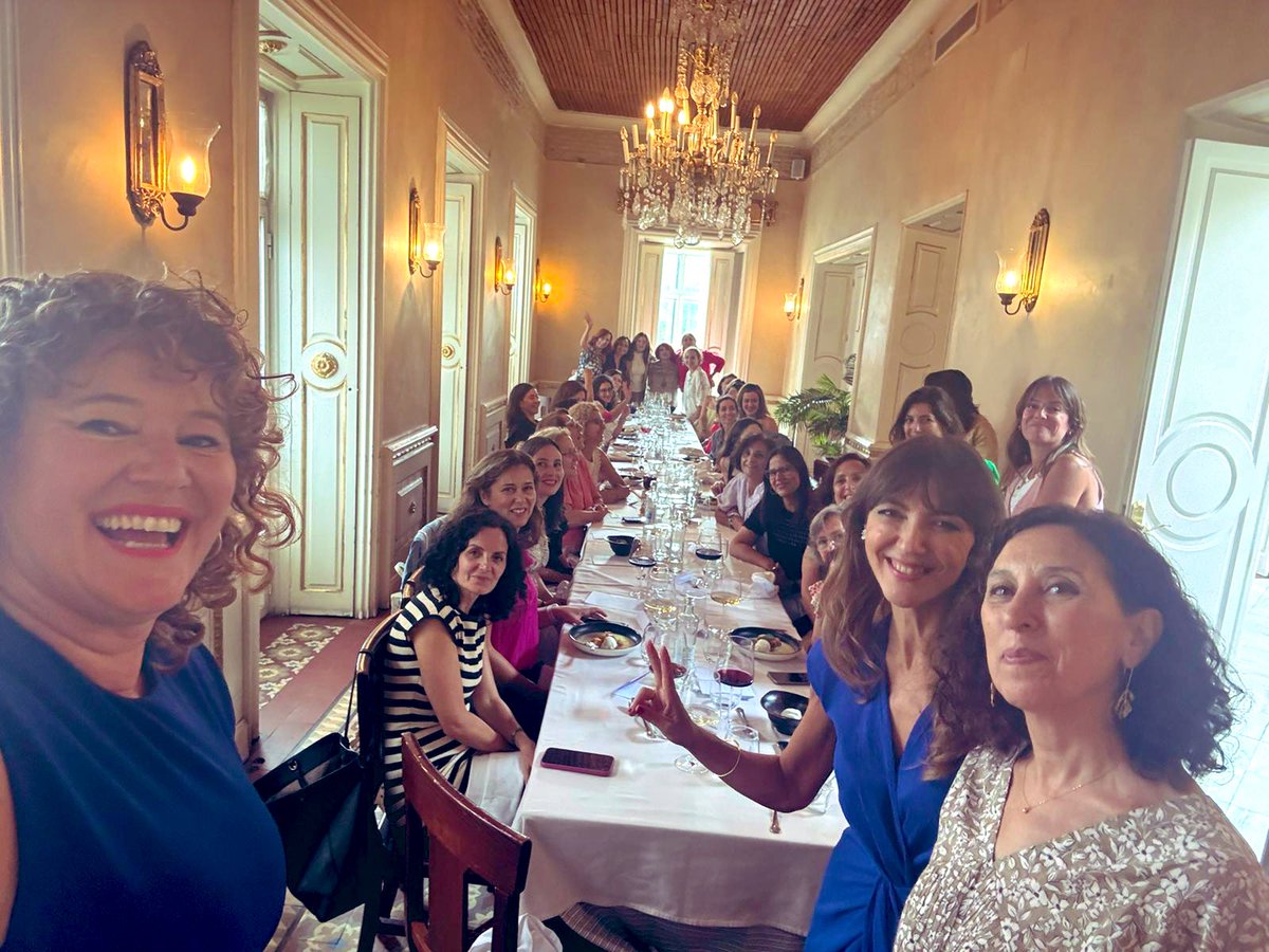 Qué magia se genera cuando tantas mujeres talentosas se reúnen. Sorprendida por todo lo que se hace en <a href="/MujeresSP/">Mujeres en el Sector Público</a> desde todas las partes del país. 

Yo voy a aportar mis ganas y mi experiencia desde #sevilla. Go! 

#Mujeres