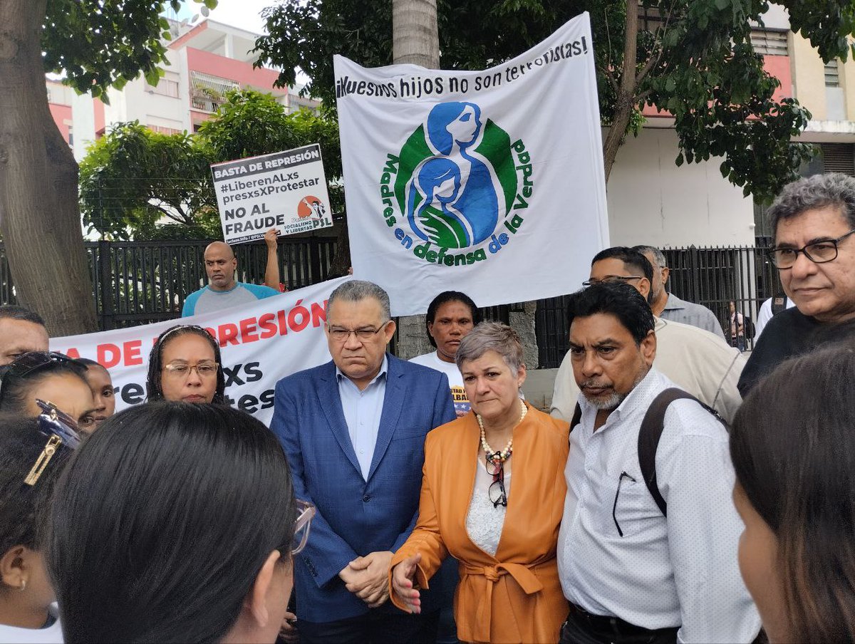 #3Oct Delegación del Frente Democrático Popular integrada por el excandidato <a href="/ENRIQUEMARQUEZP/">Enrique Márquez</a>, la abogada <a href="/MariaesPueblo/">María Alejandra Díaz Marín🐞🦗🦎🐝🐜</a>, el diputado <a href="/OscarFigueraPCV/">Oscar Figuera</a> y Coordinador de Centrados, José Luis Farías, acompaña acción de amparo ante el TSJ de las madres de los menores de edad presos.