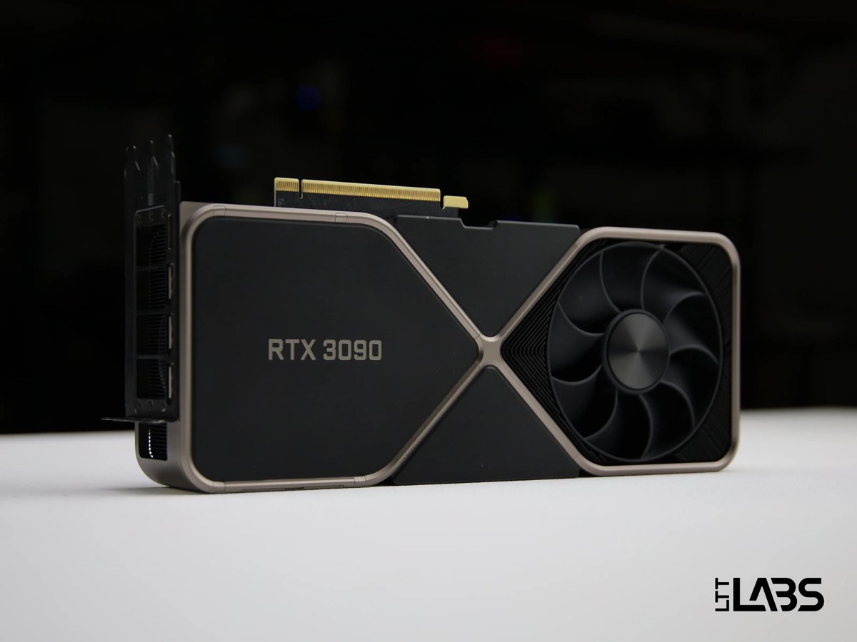 Linus Tech Tips tweet media