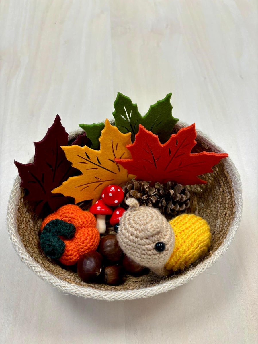 Mireu de quina manera treballem els elements i els colors de la tardor els nens i nenes d’I3. Us agrada?? Doncs esteu atents i atentes que us anirem ensenyant més cosetes🤎💛🧡❤️ #totsjuntafemescola