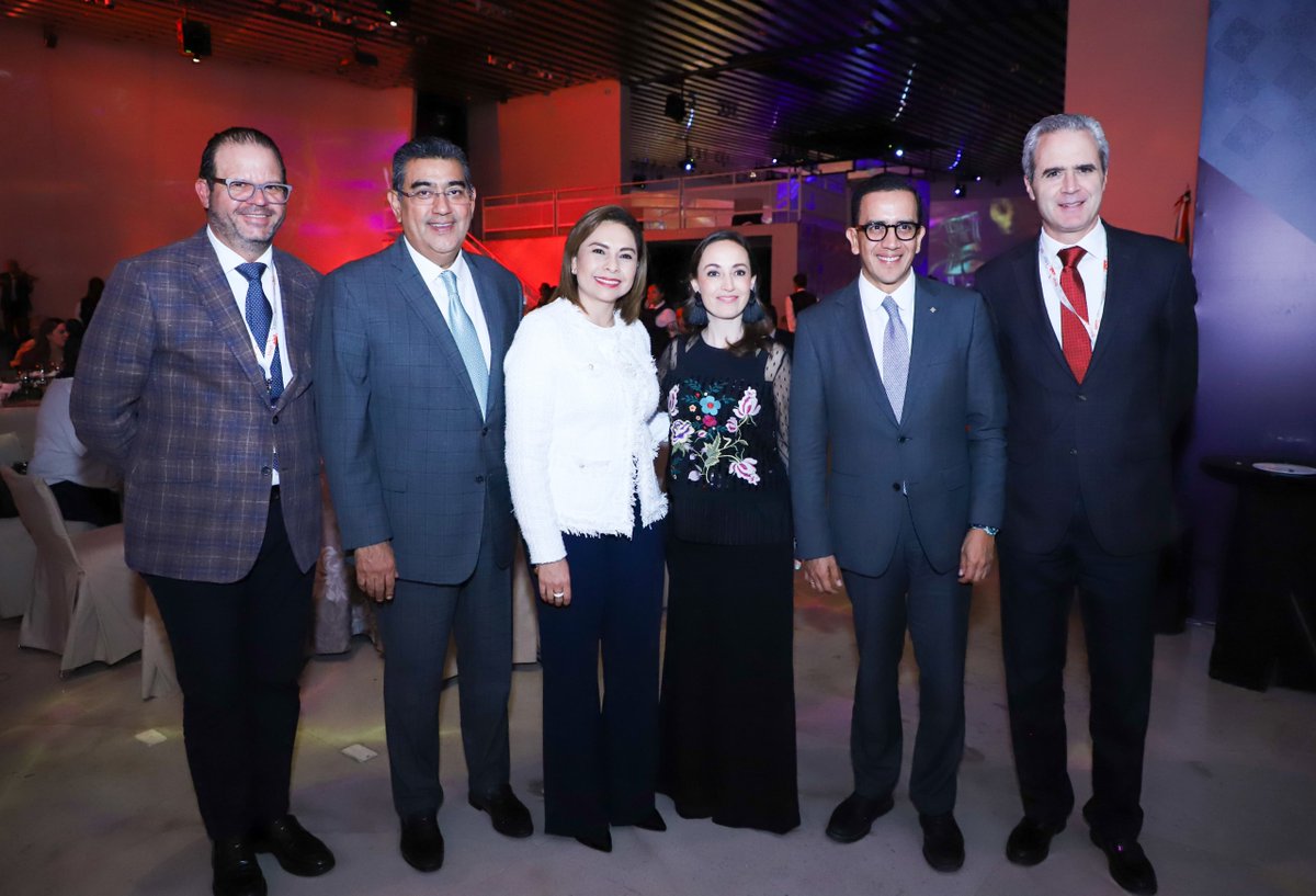 laredcincoradio's tweet photo. 🎒|| El mandatario estatal, @SergioSalomonC, participó en la reunión de la “Red de Asociaciones Latinoamericanas y Caribeñas de Universidades Privadas”, donde destacó la oferta educativa de nivel superior que ofrece Puebla. 🎓🌍 #Educación #Puebla #REALCUP