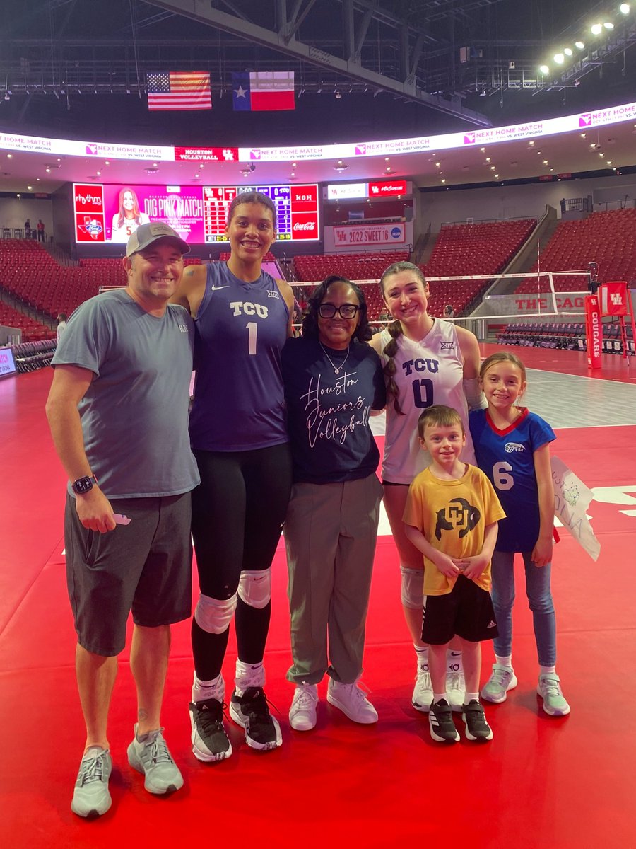 Excited to get the opportunity to support our #hjvalumni
🧡💙 TCU vs UofH
Alice Volpe &amp; Alexis Roberso @tcuvolleyball

#alumni #collegevolleyball #hjvproud #clubvolleyball #htx #houstonvolleyball #memorymaker