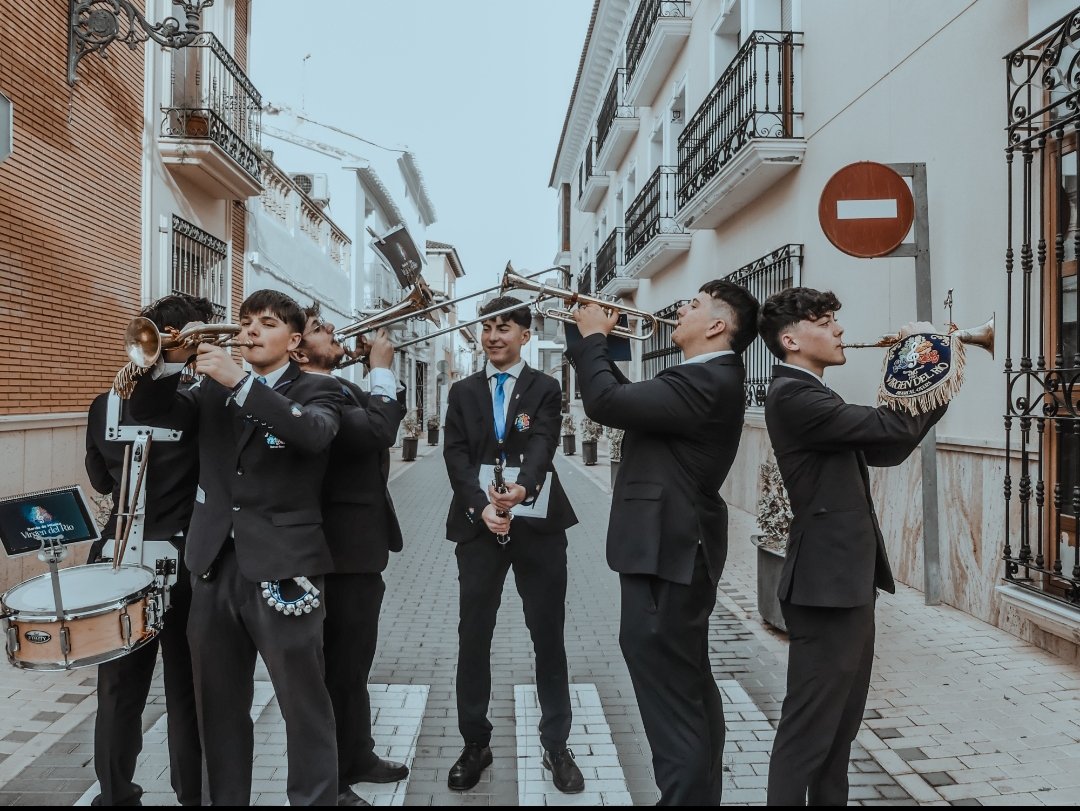 Eh quieto 🤚🏻, Prohibido el paso ⛔, primero el cheking de seguridad 🛃

📱#suenavirgendelrio #cofrade #semanasanta