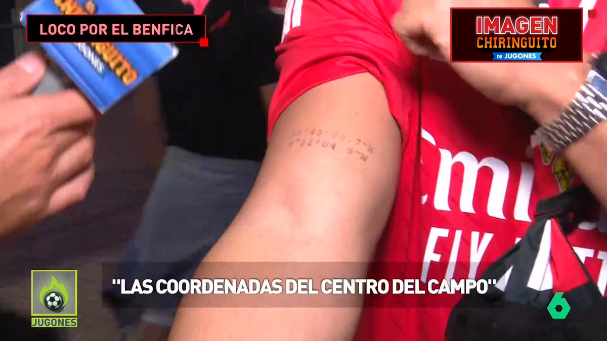 🤍 El MAYOR AFICIONADO del <a href="/SLBenfica/">SL Benfica</a>.

🏟️ Hasta tiene tatuadas las coordinadas del estadio Da Luz.

Veeen a #JUGONES