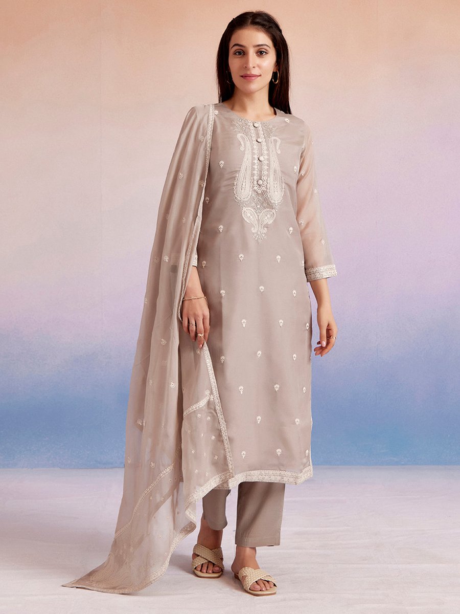 preetisaini00's tweet image. Timeless, elegant, and effortless! A kurta set for women is the perfect way to bring a touch of tradition to your everyday look. 🌼Explore Jaipur Kurti Brand for stunning designs that combine heritage with modern chic. #KurtaSet #JaipurKurti #StyleWithEase
jaipurkurti.com