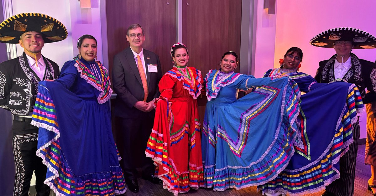 SHSUProvost's tweet photo. SHSU's International Community Welcome was absolutely outstanding! I grabbed the chance to get a picture with members of SHSU's Ballet Folklorico who shared a beautiful performance with a packed ballroom.  #proudprovost #shsu #wearesam https://t.co/zZ5TAZTsI4