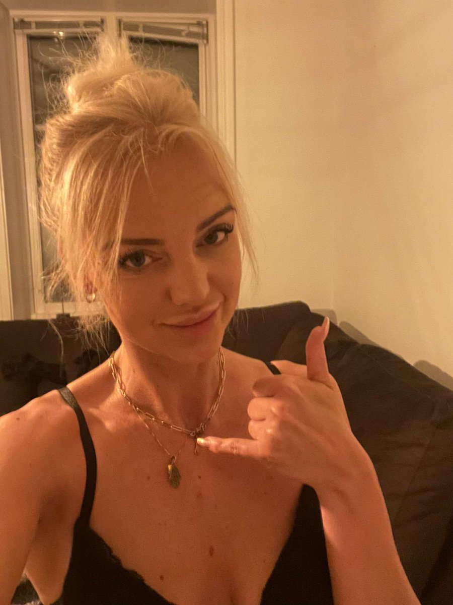 LivMiller1998's tweet photo. How do I look without #makeup ? https://t.co/oB8GQtWbvR