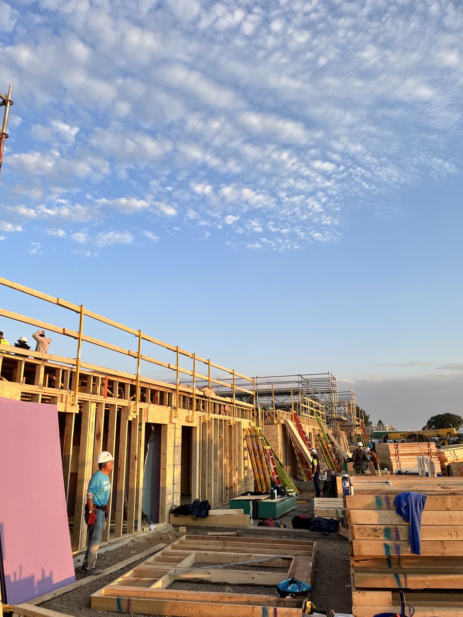 Habitat_org's tweet image. It is a beautiful morning at the 2024 #CarterWorkProject build site in St. Paul, Minnesota! 
Today, volunteers, homeowners and partners will continue to work on the first 30 homes in The Heights development that will eventually feature 147 all-electric @tchabitat homes.