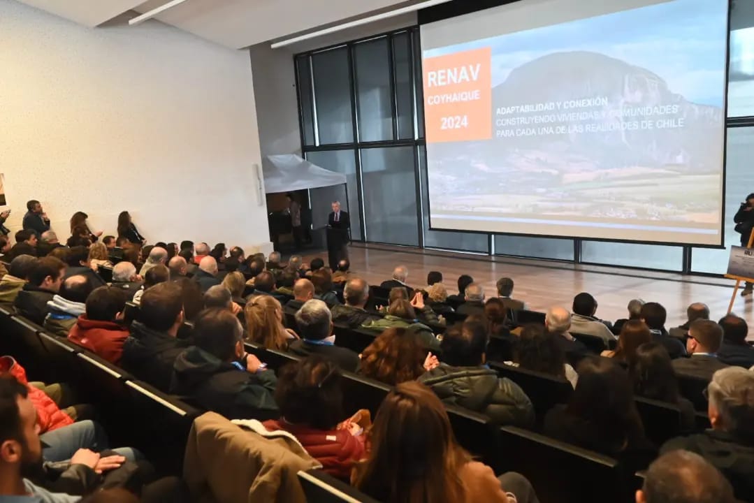 Ha sido una excelente visita a la región de Aysén porque además de participar en un gran encuentro de la <a href="/CChC_Chile/">Cámara Chilena de la Construcción</a>, Renav, pudimos hacer una visita  al proyecto lomas 2 que está muy cerca de finalizar, conversar con radio Santa María y con dirigentes del sector.