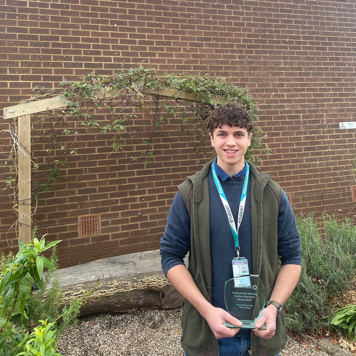 #Throwback to when our ag student, Oscar, won the <a href="/CornishMutual/">Cornish Mutual</a> Young Farmer Further Education Bursary &amp; awarded £500 for his dedication to dairy farming dreams 🐄🌱 
Applications are open for this year's bursaries 👉 loom.ly/-HzC7f8
#CornishMutual #YoungFarmer