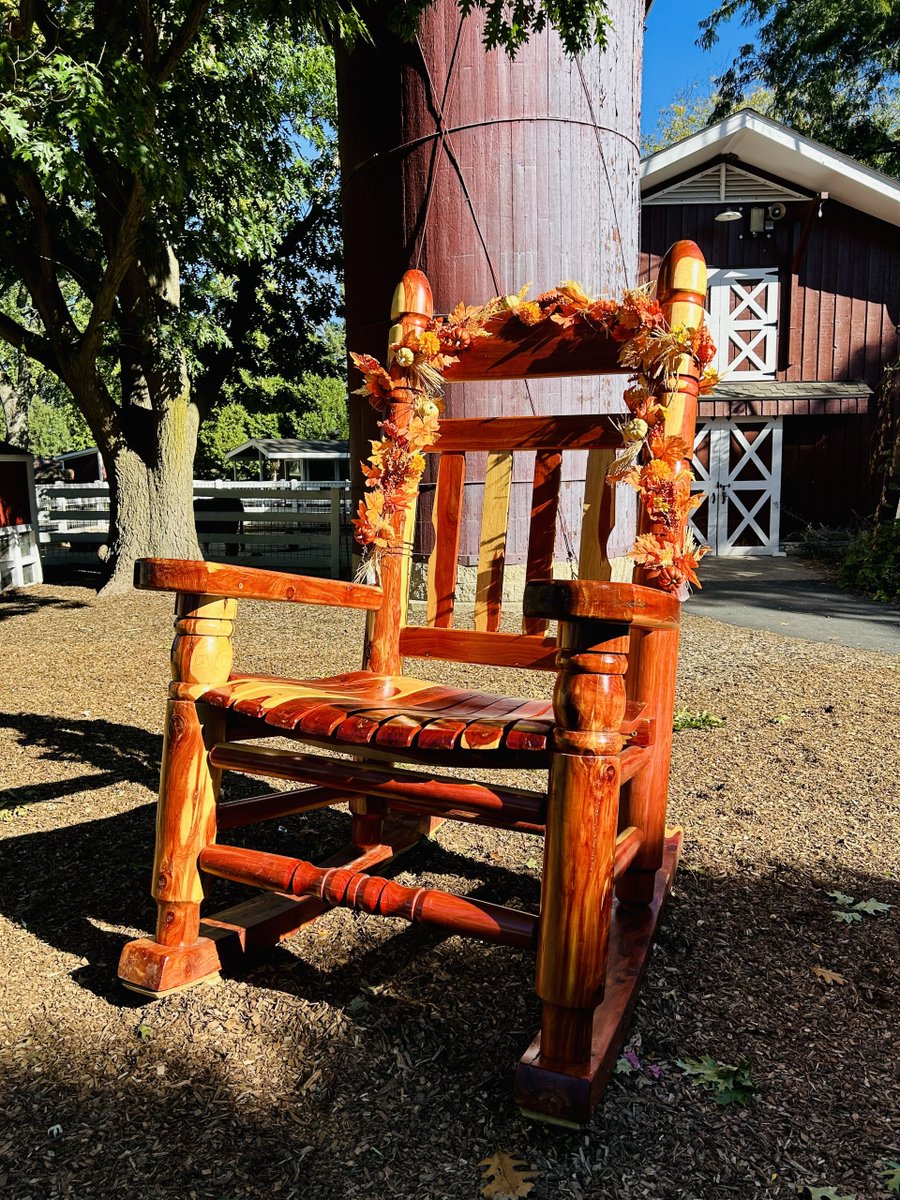 Stopped out at Blackberry Farm this mornin' and we'd say she's ready for Pumpkin Weekends! Come join the fun on Saturdays and Sundays throughout October, beginning THIS Saturday, Oct. 5! Rides, crafts, activities – fun!

More deets: bit.ly/3zAVYJh.

🦊🎃