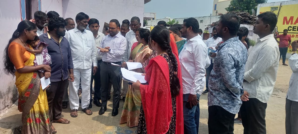 03.10.2024 గురువారం 
జిల్లా కలెక్టర్ కె.శశాంక గారు శంషాబాద్ లోని, పెద్దతుప్రా తండ నందు "FDC" పైలట్ సర్వేలో పాల్గొని, సంబంధిత అధికారులకు సత్వర మెరుగైన సర్వే చేయాలని సూచించారు. <a href="/TelanganaCMO/">Telangana CMO</a> <a href="/TelanganaCS/">Office of Chief Secretary, Telangana Govt.</a>