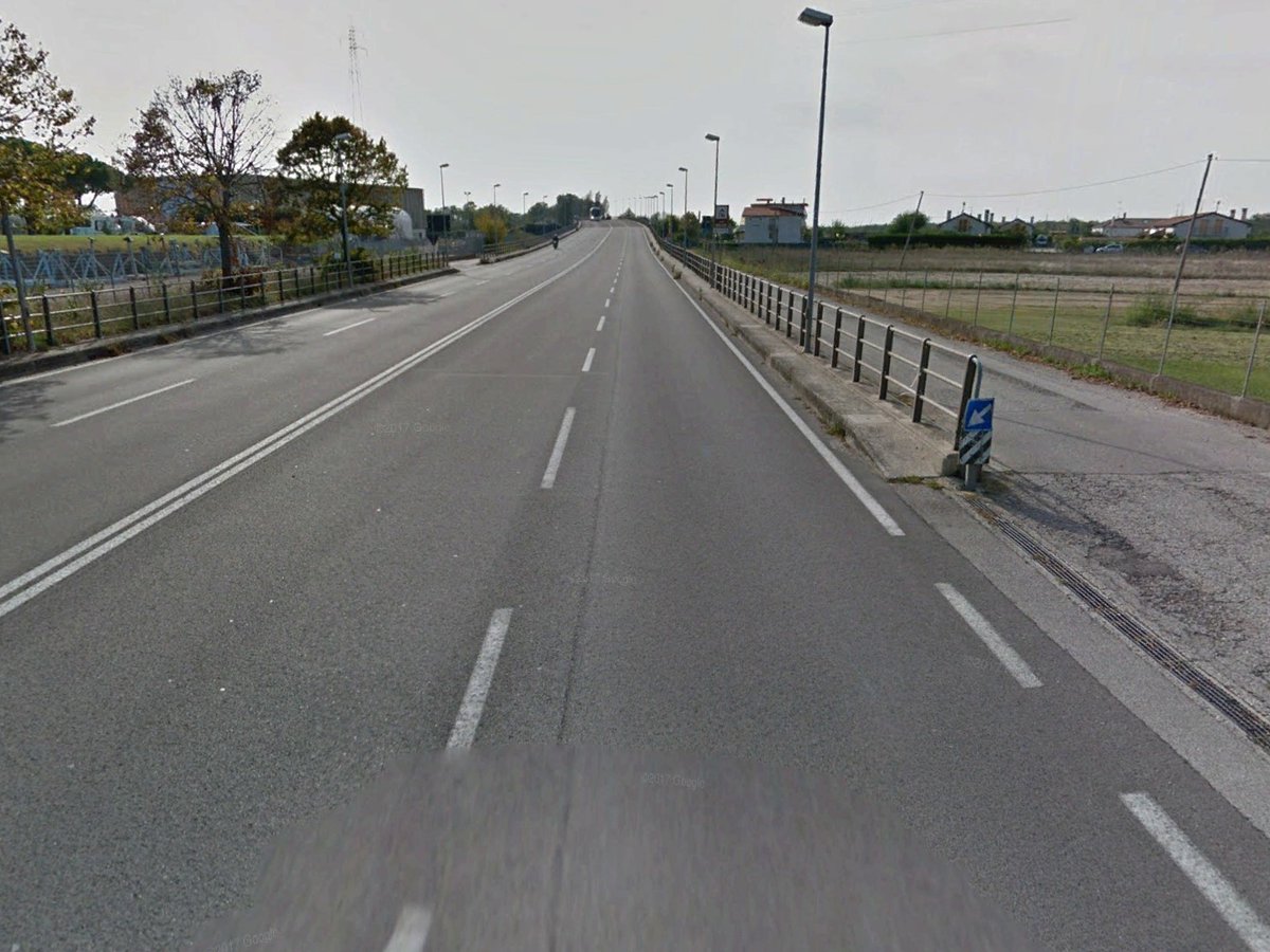 CMVenezia's tweet photo. Da lunedì 7 ottobre i lavori per l’installazione di nuove barriere stradali lungo il ponte sul fiume Sile lungo la Sp 42 che unisce i comuni di Jesolo e Cavallino-Treporti.
leggi la notizia 👇
https://t.co/ca8cugCb1q https://t.co/UhJw4PzvwC