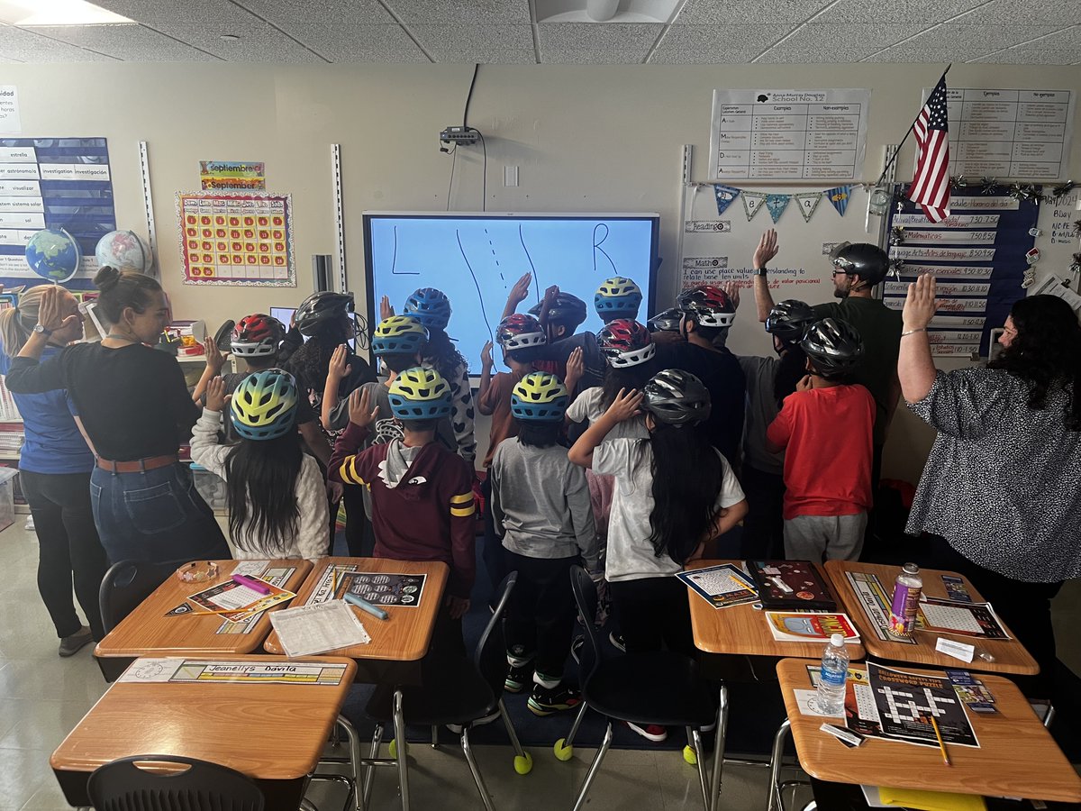 RCSDAMDA's tweet photo. "Thanks to Mrs. Ward, students in my 5th grade class are learning how to ride their bikes safely in the community and will receive FREE bikes after completing the program" -Mrs. Pittinaro
#BikeSafety #MyFirstBike @RCSDNYS @SuperStrickland @ROCcycling https://t.co/7hG8qNJteD