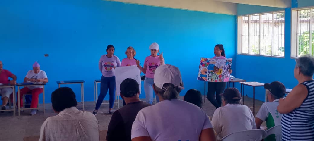 oritsy74's tweet photo. Las mujeres de Caroní ejerciendo el poder popular en cada una de las parroquias de nuestro municipio instalando las Zonas de paz comunales.

#PuebloSonrienteYEnPaz

@NicolasMaduro @OviedoPSUV https://t.co/2KZGuTSlNI