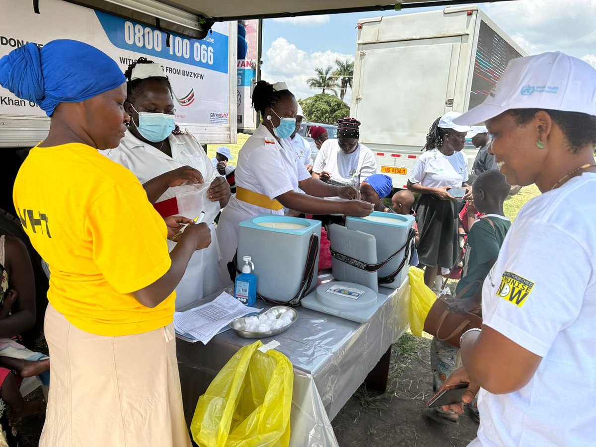 U-Report Uganda (@ureportuganda) on Twitter photo Hon Minister of Primary Health Care,<a href="/MinofHealthUG/">Ministry of Health- Uganda</a> - Dr Daniel kyabayinye tours vaccination stalls in Mbale as part of the ongoing drive to keep #Uganda polio free. <a href="/UNICEFUganda/">UNICEF Uganda</a>
#YourVoiceMatters Hon Minister of Primary Health Care,<a href="/MinofHealthUG/">Ministry of Health- Uganda</a> - Dr Daniel kyabayinye tours vaccination stalls in Mbale as part of the ongoing drive to keep #Uganda polio free. <a href="/UNICEFUganda/">UNICEF Uganda</a>
#YourVoiceMatters