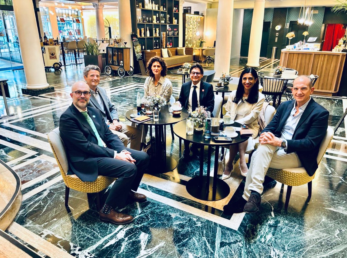 Nos acercamos a la Sociedad Europea de Anestesiología <a href="/ESAIC_org/">ESAIC</a>  adhiriéndonos desde <a href="/sedar_es/">SEDAR</a>  a la Declaración de Glasgow de Sostenibilidad en Anestesiología  🌿
Debemos acercarnos a Europa con nuestra formación MIR de 5 años <a href="/JG_Anestesia/">Javier Garcia Fernandez</a> 
<a href="/MarinaVarelaDu1/">Marina Varela Durán</a> 
<a href="/argente_pilar/">Pilar Argente Navarro</a>