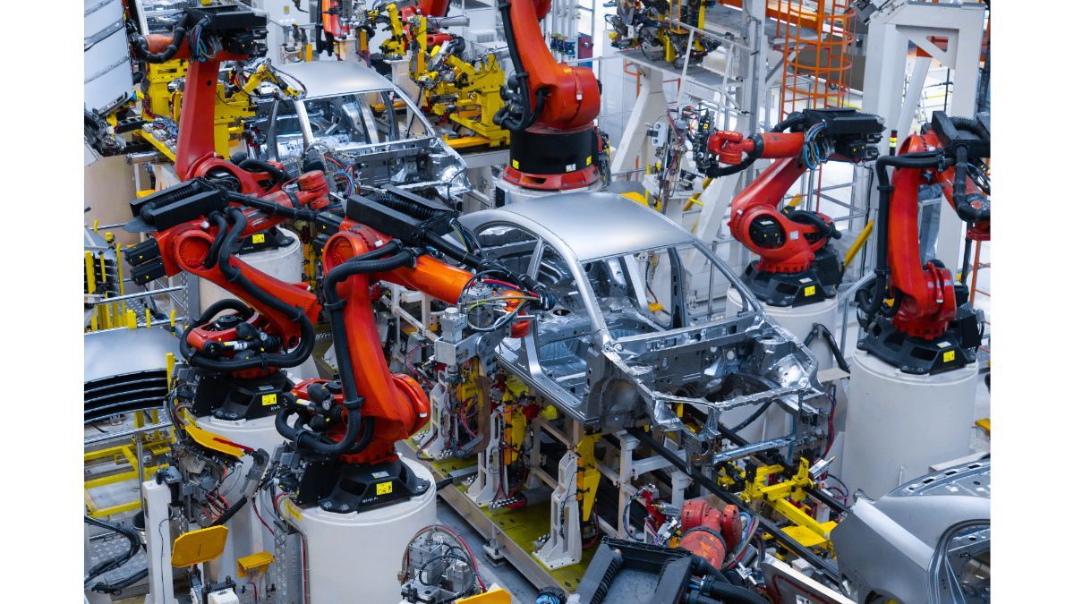 jmatuk's tweet photo. México tendrá su primer coche eléctrico. La presidenta dijo que se llamará Olinia (moverse en náhuatl), será diseñado y fabricado por mexicanos y su batería será de litio extraído en México. No hay fecha para su lanzamiento, pero debería estar en este sexenio. ¿Qué opinas? https://t.co/iEcurzfpaB