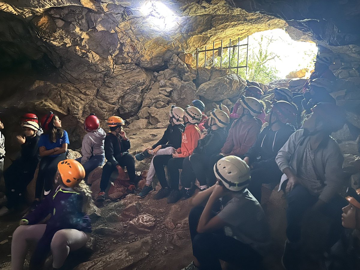 La pluja de la nit ha portat fresqueta i sol a la Cerdanya. Tornem a visitar el poble i la cova. I aquesta nit… disco a 1r d’ESO!!!