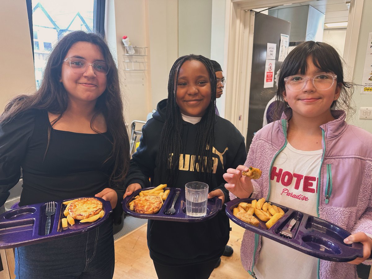 Nothing beats a good old pizza party at Leopold! 🍕🎉 The perfect way to celebrate and share some laughs with friends. #PizzaParty