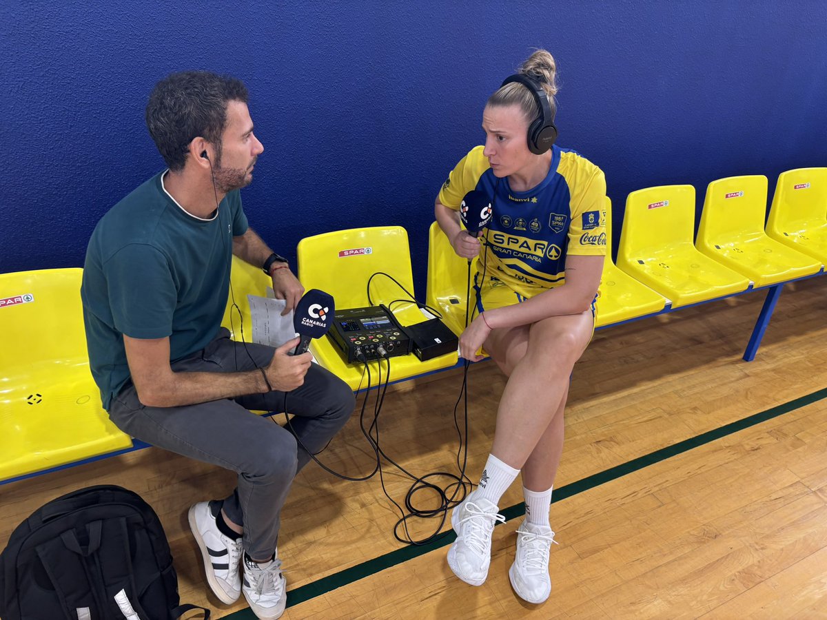 Moisés Rodríguez (@moi_rodriguezr) on Twitter photo Nos hemos ido hoy al Pabellón de La Paterna para pasar un ratito en <a href="/laradiocanaria/">La Radio Canaria</a> con la capitana del <a href="/cbislascanarias/">CBIC SPAR Gran Canaria</a>, <a href="/agosburi/">Agostina Burani</a>, a dos días del estreno de las grancanarias en la <a href="/LFEndesa/">#LFEndesa</a> ante el <a href="/CasademontZGZ/">Casademont Zaragoza</a>.
¡Mucha suerte esta temporada, equipo! Nos hemos ido hoy al Pabellón de La Paterna para pasar un ratito en <a href="/laradiocanaria/">La Radio Canaria</a> con la capitana del <a href="/cbislascanarias/">CBIC SPAR Gran Canaria</a>, <a href="/agosburi/">Agostina Burani</a>, a dos días del estreno de las grancanarias en la <a href="/LFEndesa/">#LFEndesa</a> ante el <a href="/CasademontZGZ/">Casademont Zaragoza</a>.
¡Mucha suerte esta temporada, equipo!