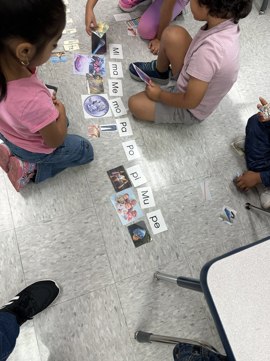 DebsPCE's tweet photo. Putting what we’ve learned to work. Syllable matching to pictures! 
#PCE❤️ #GoingForGold #Teamwork https://t.co/wfSjzccw1k
