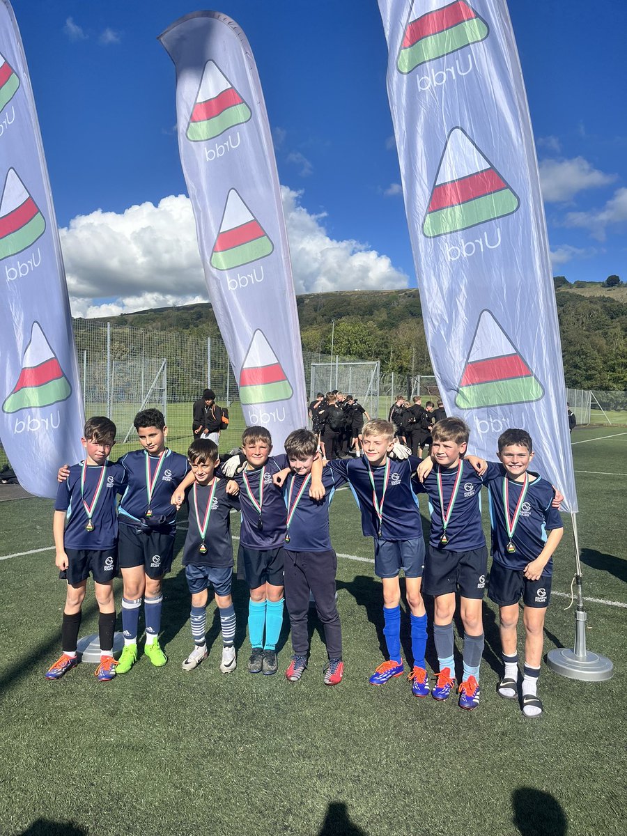 chwaraeonyrurdd's tweet photo. Canlyniadau Pel-droed agored ⚽️ Open football Results⚽️  🥇@cwmlai  🥈@GarthOlwg_Canol   Da iawn chi! Well done! 👏   @chwaraeonyrurdd https://t.co/uPhpVcSS2S