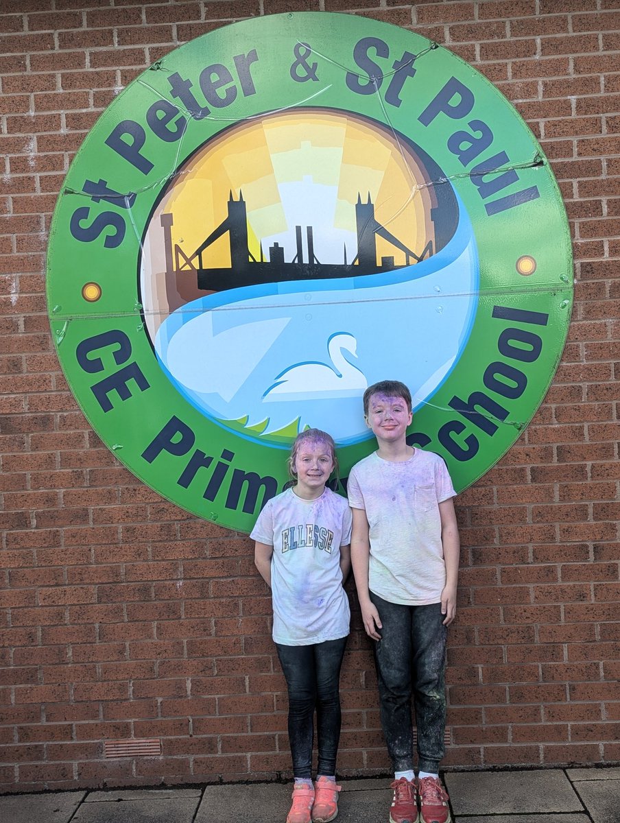 Rhian1985's tweet photo. Absolutely fantastic Colour Run we all thoroughly enjoyed it 🫛 @Lakeside_school https://t.co/ke2lmJSYvP