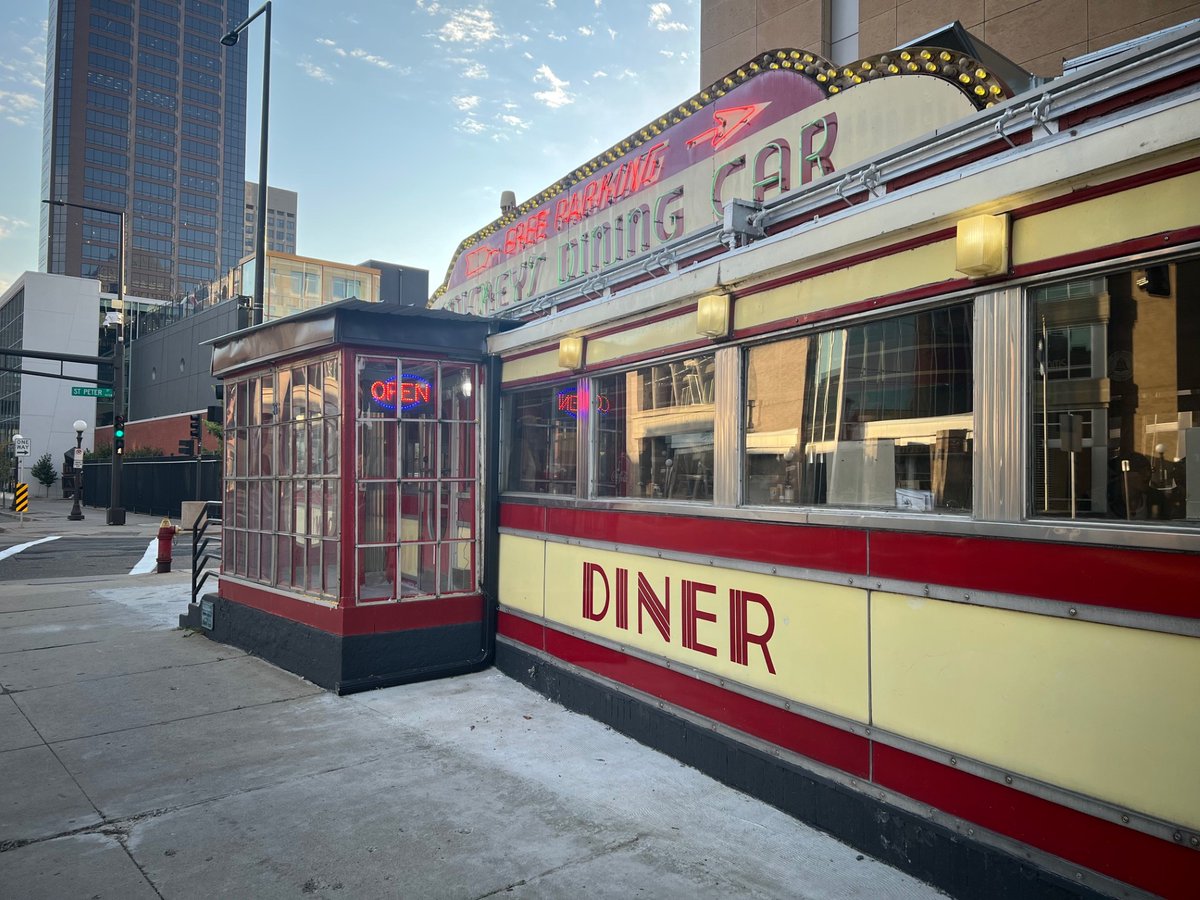 bingrassia's tweet photo. Mickey's Diner --> OPEN sign is lit! They're doing a soft reopening today. It's been a long wait. https://t.co/ZSDqjYoRWg