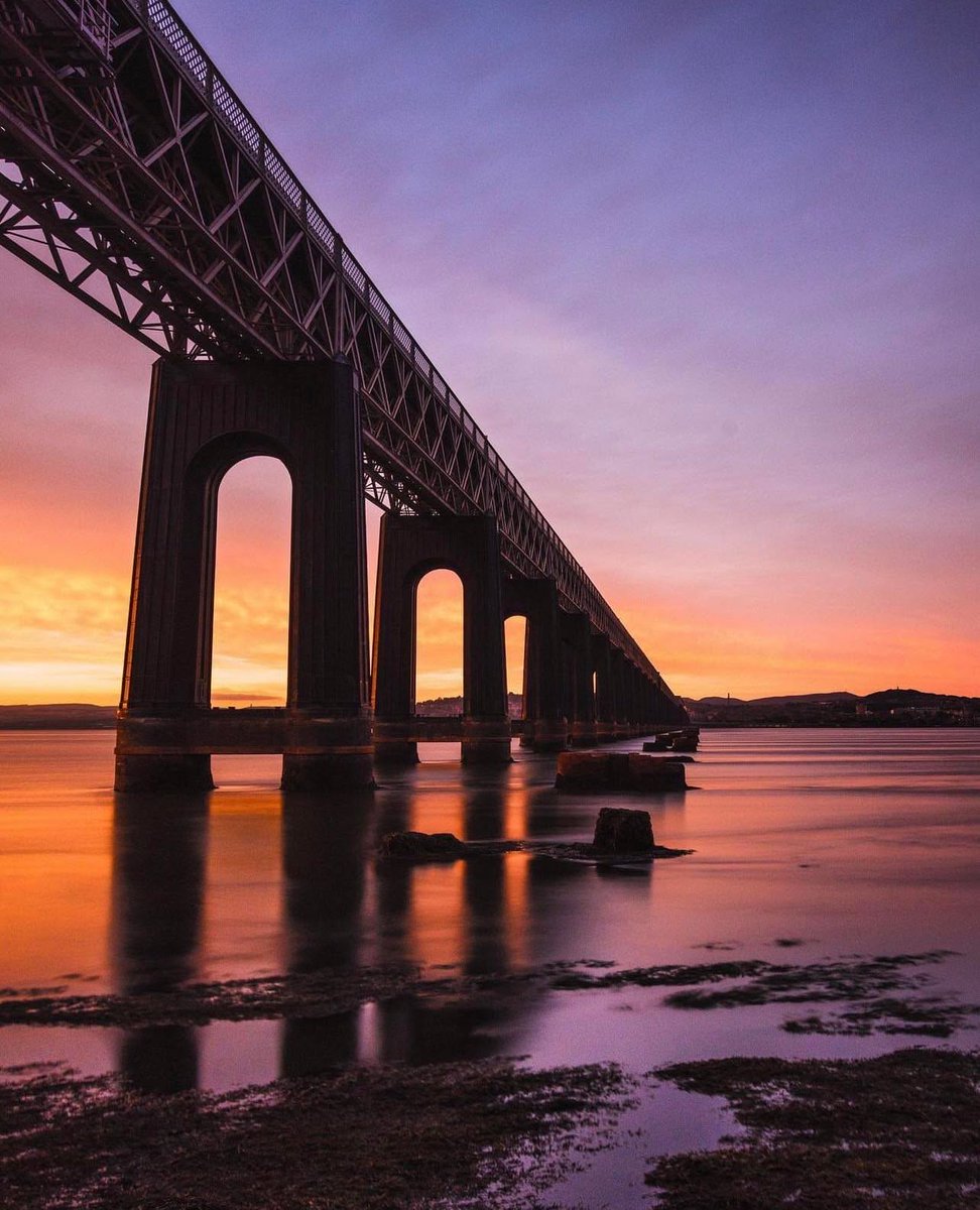 dundeecity's tweet photo. It's now that time of year when golden hour is at its best, and in Dundee we do sunsets and sunrises very, very well - just look at the proof. 📷

Capture stunning views and explore everything Dundee has to offer, from dawn to dusk.

📷 Instagram: @klymkong https://t.co/yja8VY0bGX