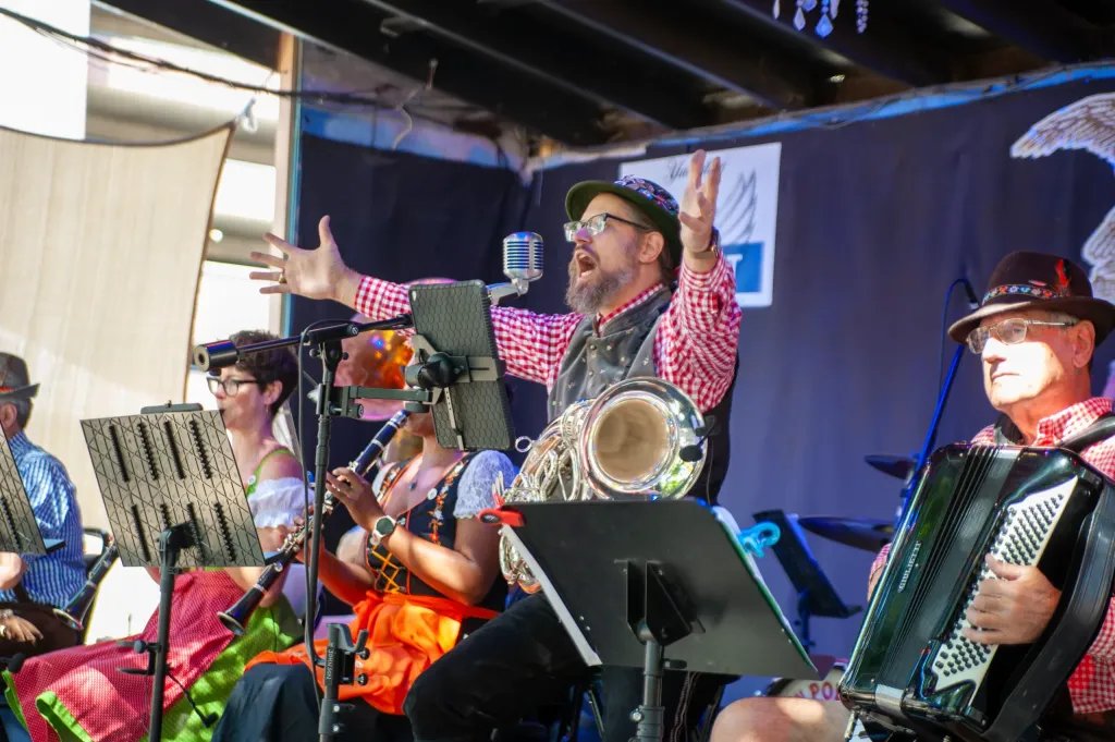 Dress in your lederhosen and get ready for a day packed with live music, beer samplings and more at the Austoberfest🍻
👉Learn more: lakehomes.site/3XfrdBx 

📷Austin Saengerrunde

#OktoberfestCelebration #ScholzGarten #LederhosenFun #LiveMusicEvent #BeerSampling