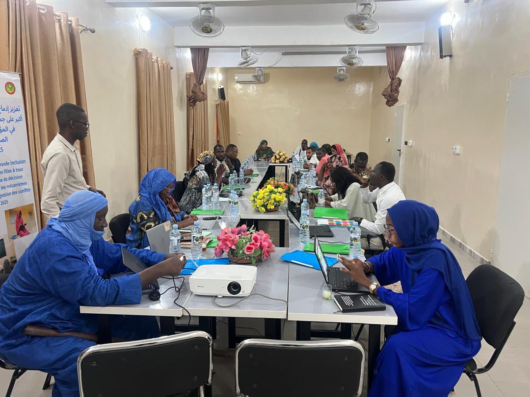UNODC Sahel Programme (@unodc_sahel) on Twitter photo 👀MRT🇲🇷
Restitution du #GuideJournalistique pour mieux outiller les journalistes 📰 pour lutter contre les discriminations & les violences à l'égard des femmes
🫱🏾🫲🏽 🇺🇳 Avec le soutien du <a href="/UNPeacebuilding/">United Nations Peacebuilding</a> <a href="/ONUDC/">ONUDC</a> & <a href="/unfpamauritania/">UNFPA MAURITANIA</a>
#ÉgalitéFH #Mauritanie #ParticipationInclusive 👀MRT🇲🇷
Restitution du #GuideJournalistique pour mieux outiller les journalistes 📰 pour lutter contre les discriminations & les violences à l'égard des femmes
🫱🏾🫲🏽 🇺🇳 Avec le soutien du <a href="/UNPeacebuilding/">United Nations Peacebuilding</a> <a href="/ONUDC/">ONUDC</a> & <a href="/unfpamauritania/">UNFPA MAURITANIA</a>
#ÉgalitéFH #Mauritanie #ParticipationInclusive