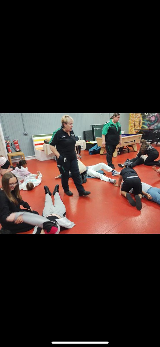 Our final #savealifeseptember session with Young Carers in Ely. Throw away the powerpoint and be dynamic...adjusting training style to the audience. Great fun! #justincase #teamradyr
