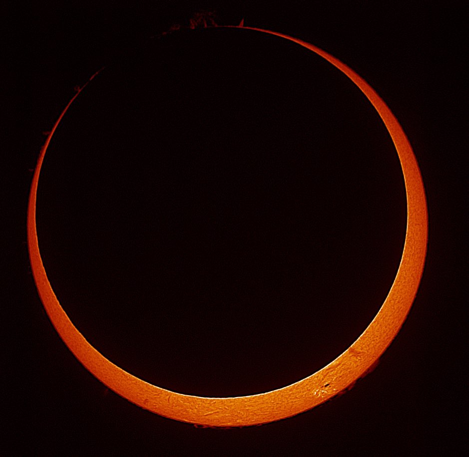 PatrickPoitevin's tweet photo. Wow - annular solar eclipse Easter Island.

Tandem observation - Clare observing visual. Noticed annularity started mins before calculated time for this position.  Me, with high definition Lunt, imaged and proved - see single frame image no composite, no enhancements). https://t.co/jC6fE1UElk