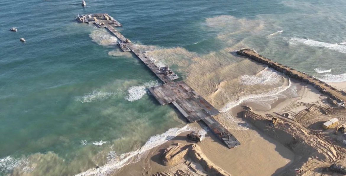 BreakingPointsN's tweet image. 230,000,000 to build a pier in Gaza that lasted 20 days.

$750 for Americans who lost everything to Hurricane Helene.

$750 dollars for Maui fires 

Wake up America this is our money.