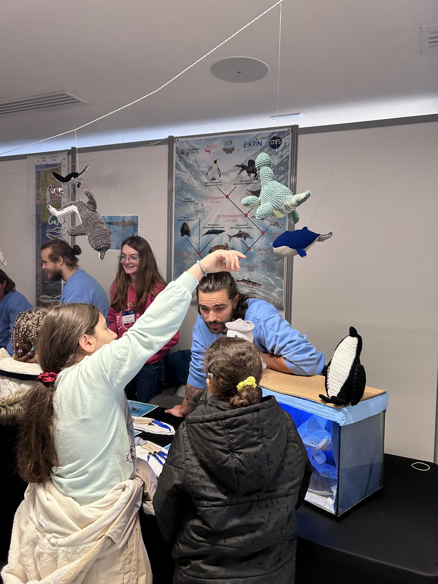 Les Sciences Infusent - compte suspendu (@lesscinfusent) on Twitter photo Atelier •1• « Splash ! L’évolution fait des vagues » proposée par <a href="/Evo_Eco_Paleo/">Evo-Eco-Paleo</a> pour découvrir les fonds marins 🐋🐠
#FDS2024 #FestivalULille Atelier •1• « Splash ! L’évolution fait des vagues » proposée par <a href="/Evo_Eco_Paleo/">Evo-Eco-Paleo</a> pour découvrir les fonds marins 🐋🐠
#FDS2024 #FestivalULille