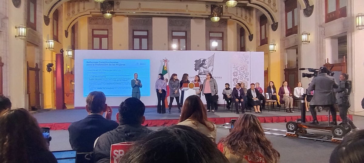 Ellas confirman la comisión redactora para la cartilla de los derechos de las mujeres, comisionadas por la presidenta <a href="/Claudiashein/">Claudia Sheinbaum Pardo</a>.

-Angela Guerrero Alcántara
-Karla Michel Salas
-Friné Salguero
-Frida Hyadi Díaz González

#ConferenciaDelPueblo #ConferenciaPresidenta
