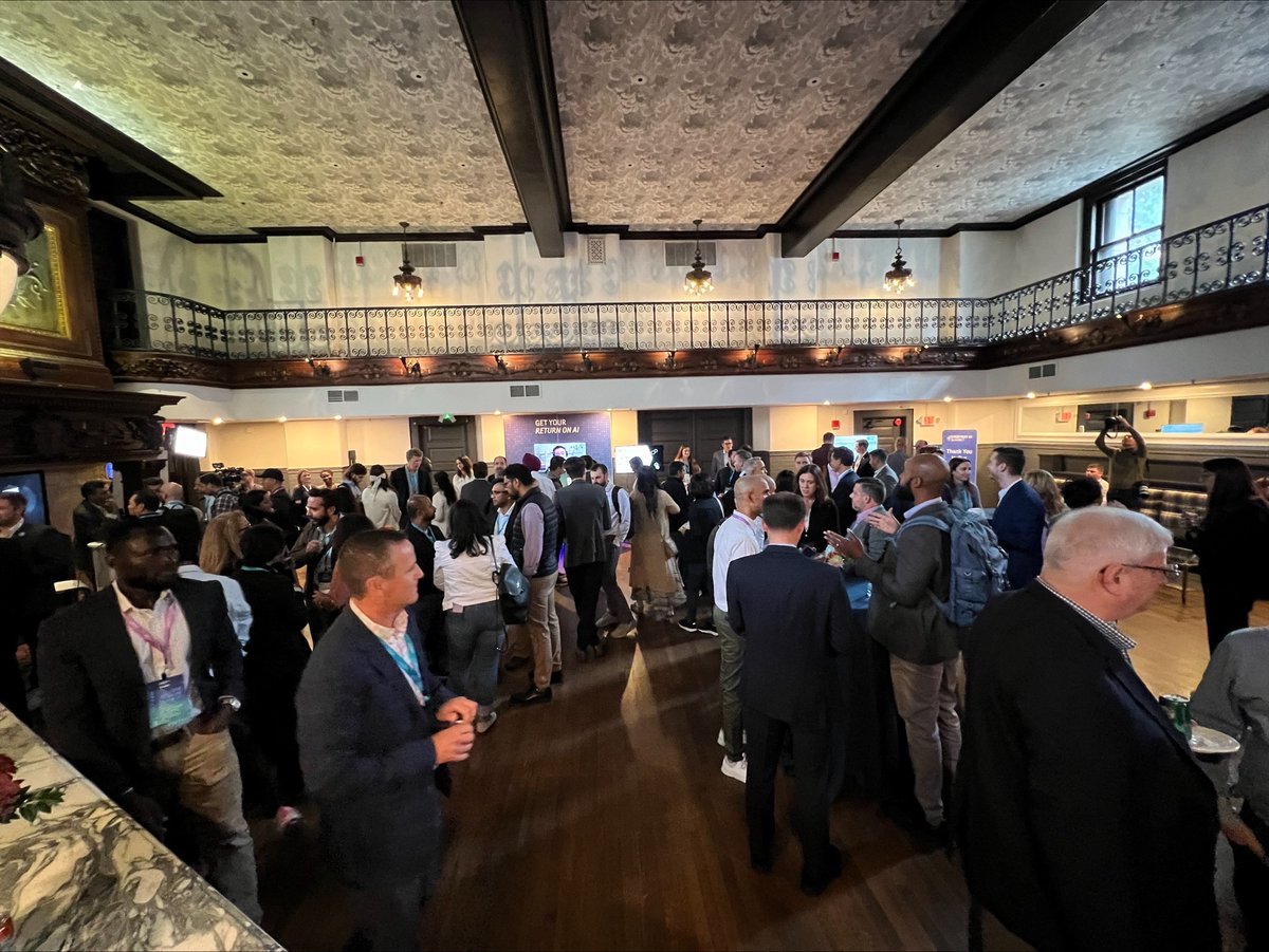 NeerajVC's tweet image. Packed house at the @dataiku EverydayAI conference in Boston. Tons of enterprise execs learning about AI from each other and the Dataiku team.