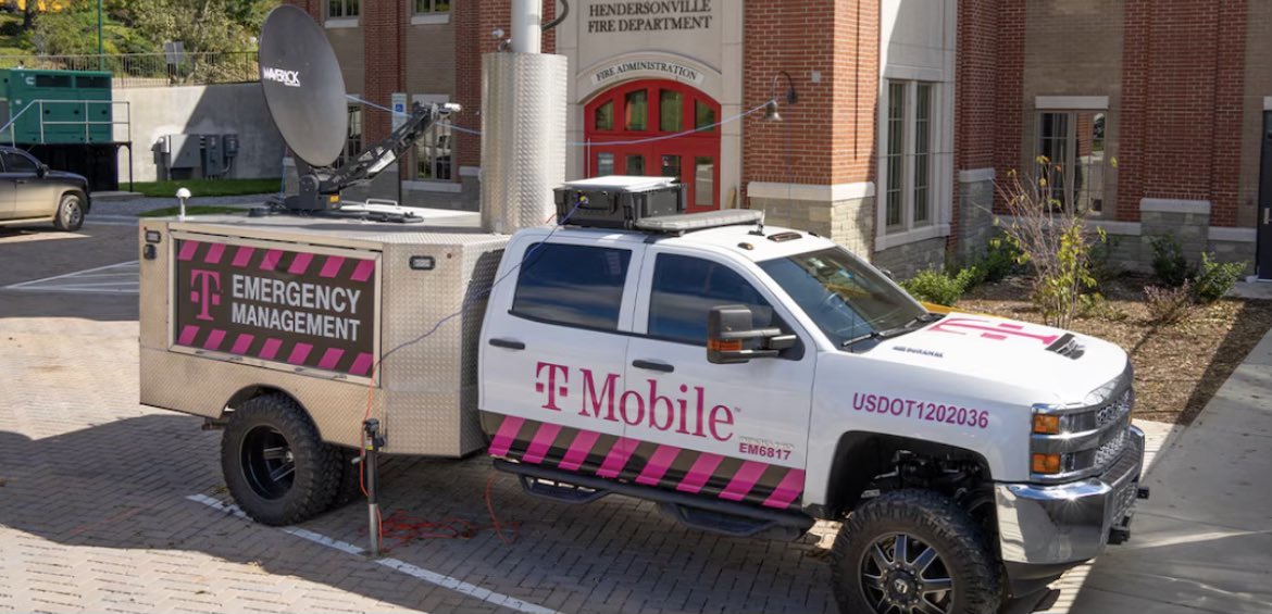 EmiliaDarquea's tweet photo. T-Mobile despacha a 500 ingenieros a las Carolinas y más de 250 generadores portátiles tras el impacto de #HELENE . Dicen que continúan con sus esfuerzos de restaurar la conectividad para las comunidades afectadas por la tormenta. https://t.co/axsBxwNWOz