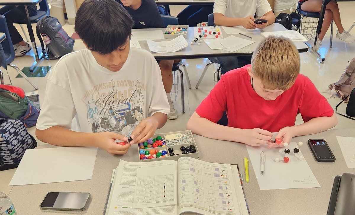 RHSMounties's tweet photo. Mr. Pate's AP Bio classes building models of functional groups for their BioChem unit. #APBioBUILDS #Modeling ##APBioROCKS!! https://t.co/LdIwWazEhy