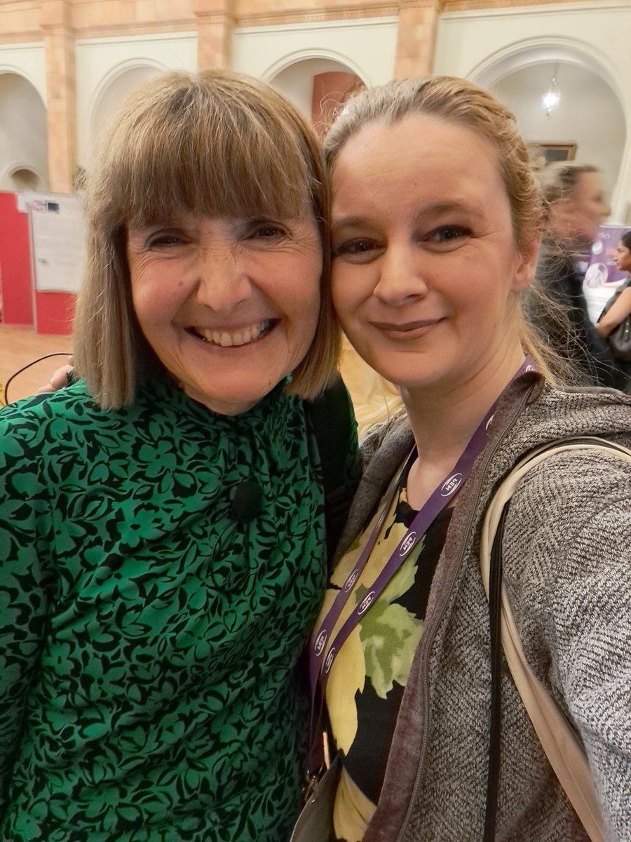 So lovely to see <a href="/SaraTurle/">Sara Turle 💙</a> at the #PENNA24 awards, you are as fabulous as always!!