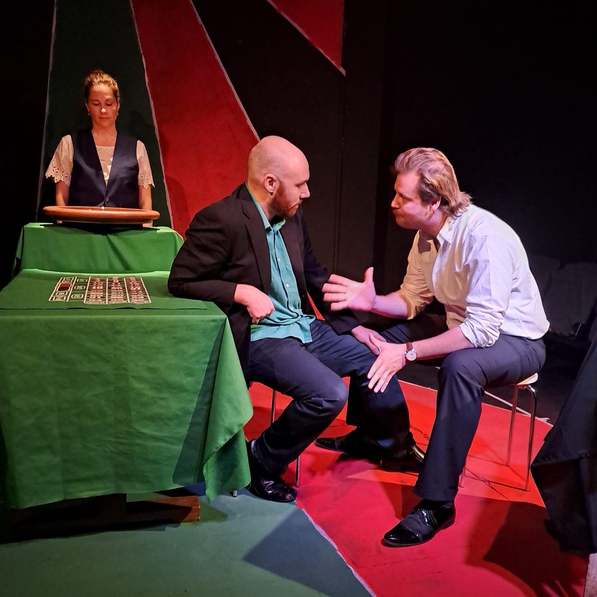 pubtheatres1's tweet image. #StandingOvationNom

LUCKY DOG by Tim Connery at @PengeTheatre  1 - 12 October 2024

Tim Connery’s richly compelling new play takes us to the heart of compulsive gambling. 3 strong actors &amp;amp; director Alex Donald knows how to rack up the tension. 

View all londonpubtheatres.com/standing-ovati…