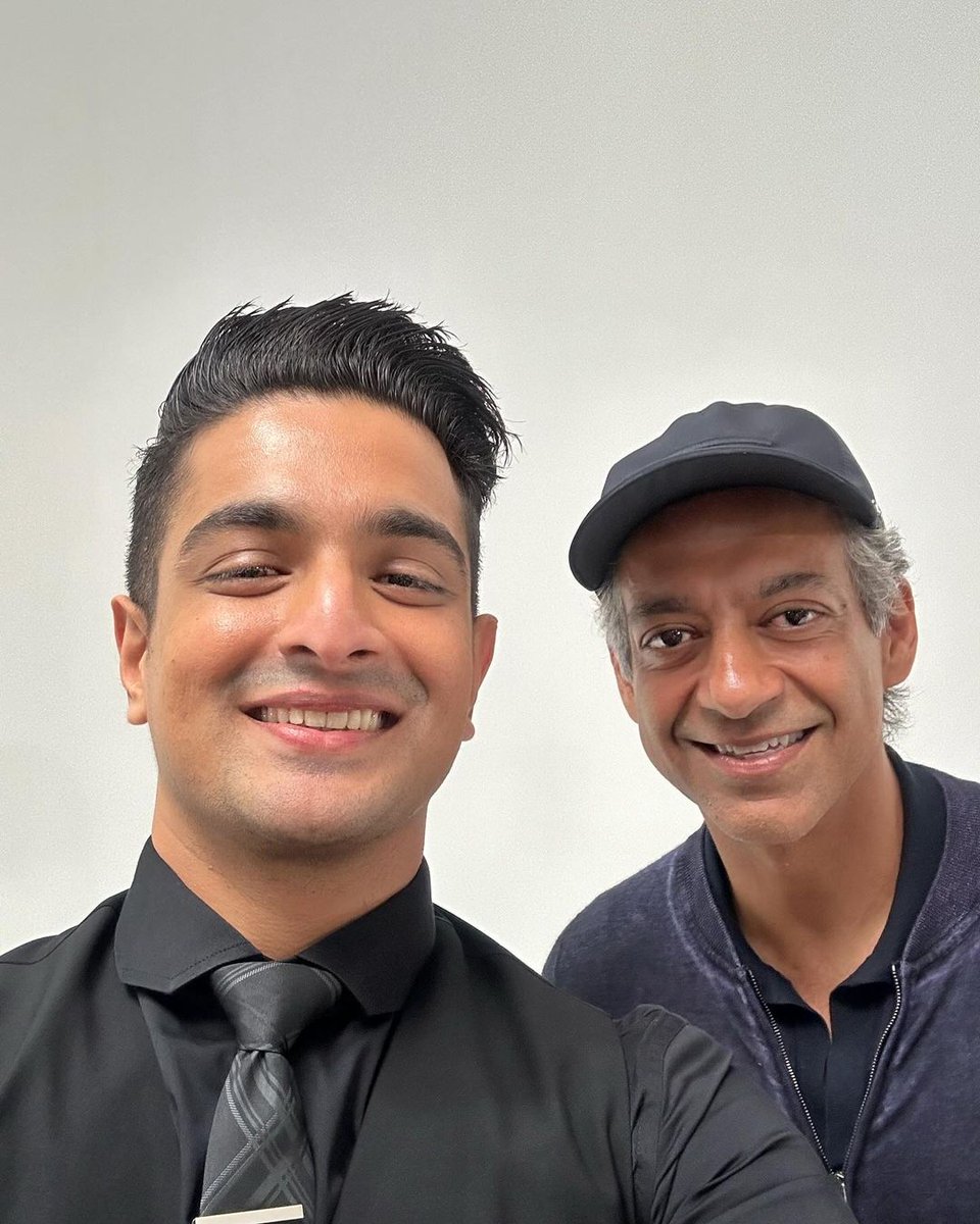 BeerBicepsGuy's tweet photo. TRS goes international tomorrow. 
Couldn't have dreamt of a better first guest than @naval

India to the world baby 🇮🇳💥♥️

#NavalRavikant #BeerBiceps

@TRSOriginals : 9 years of work are paying off at 9pm tomorrow. https://t.co/Mkkwlb5QtI