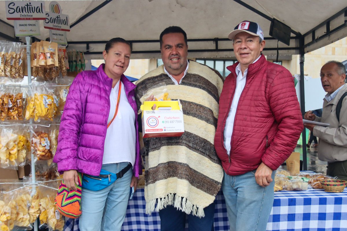 EmpresasPB's tweet photo. Desde la #ESPB, agradecemos a la @GobernaciรณnDeBoyacรก, en cabeza de nuestro gobernador, @CarlosAmaya, a todo el equipo de trabajo del Festival Internacional de la Cultura y a nuestra comitiva por haberse sumado a esta gran jornada de orgullo boyacense #ModoFicc. https://t.co/uPt6cIp5Ng