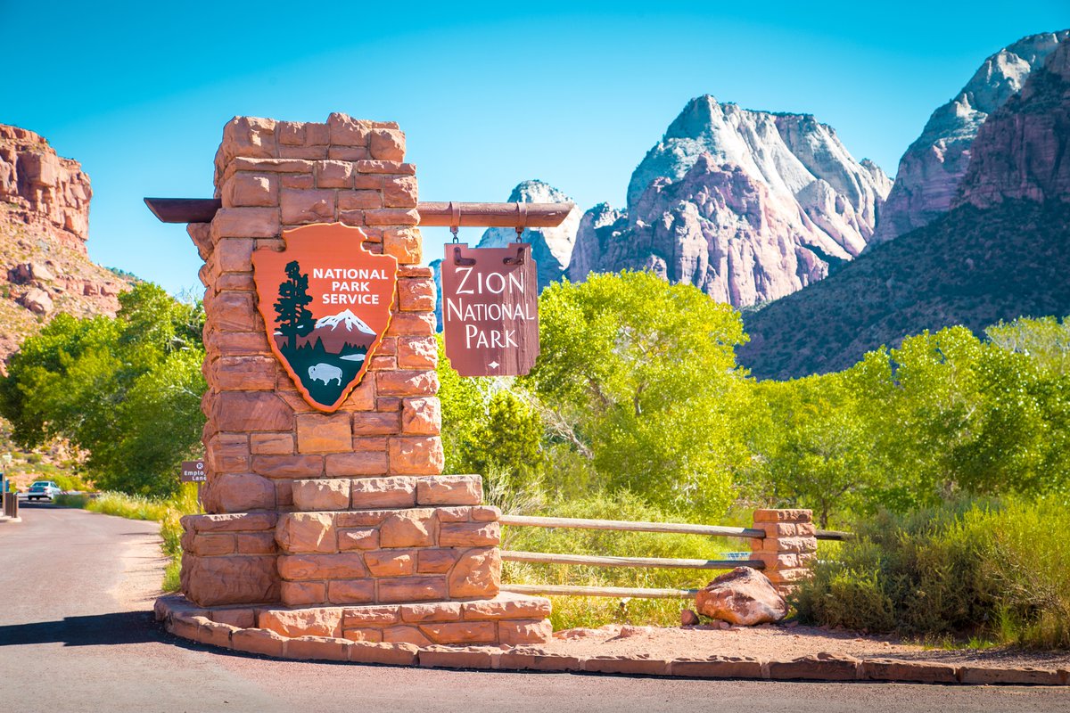 ZionLodges's tweet photo. Did you know we’re open year-round? Start planning your fall and winter trips to Zion National Park at https://t.co/6pujXRFnq1.  

#ZionLodge #XanterraTravel #ZionNationalPark https://t.co/drzKwPOaao