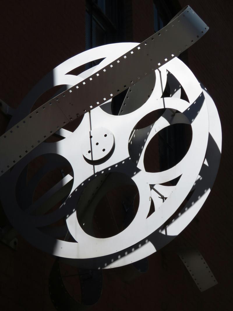 emediaCH's tweet photo. Le festival Castellinaria propose aux jeunes de 15-25 ans un atelier sur la critique de cinéma, dimanche 17 novembre à Bellinzone. Avec le soutien de la CIIP et d'e-media.
https://t.co/4zMeVDP5SS https://t.co/LfCj4jhtS6