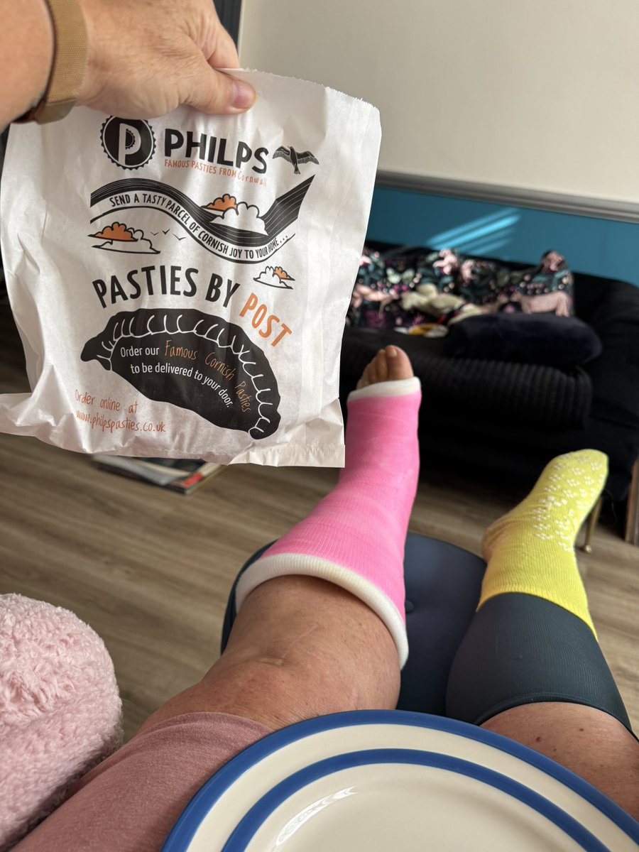 Jane Albert 💫❤️💙🖤🤍⚽️ (@fivestarjane) on Twitter photo <a href="/PhilpsPasties/">Philp's Pasties</a> - when it’s your birthday and your leg is in plaster, clearly a Philips pasty is required to lift your spirits! Proper job that 🖤🤍 <a href="/PhilpsPasties/">Philp's Pasties</a> - when it’s your birthday and your leg is in plaster, clearly a Philips pasty is required to lift your spirits! Proper job that 🖤🤍